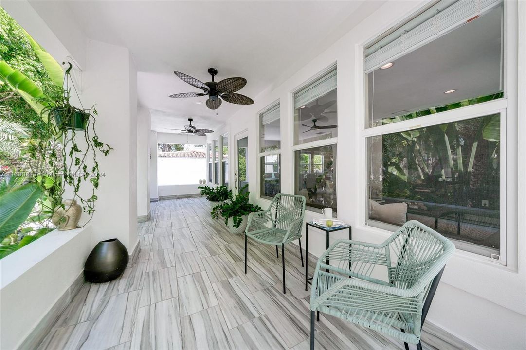 For Sale: $1,398,000 (3 beds, 2 baths, 1456 Square Feet)