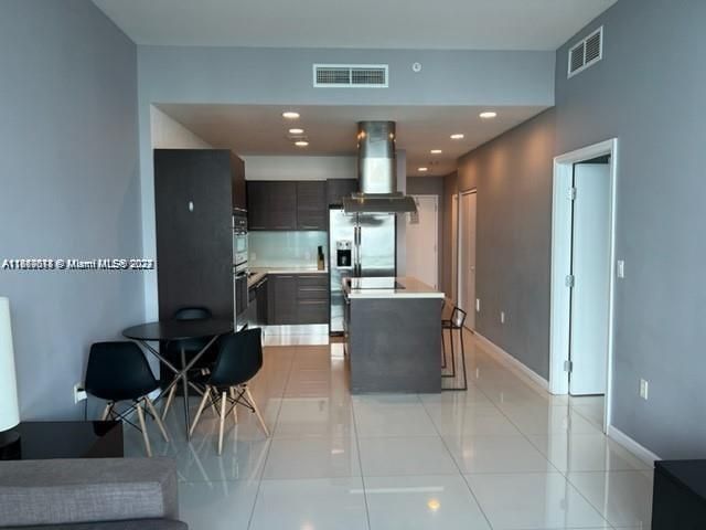 For Rent: $3,200 (2 beds, 2 baths, 828 Square Feet)