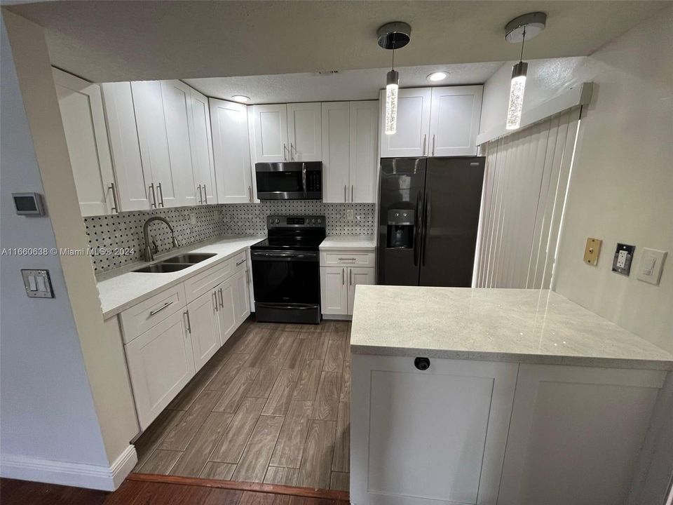 For Sale: $258,990 (2 beds, 2 baths, 978 Square Feet)