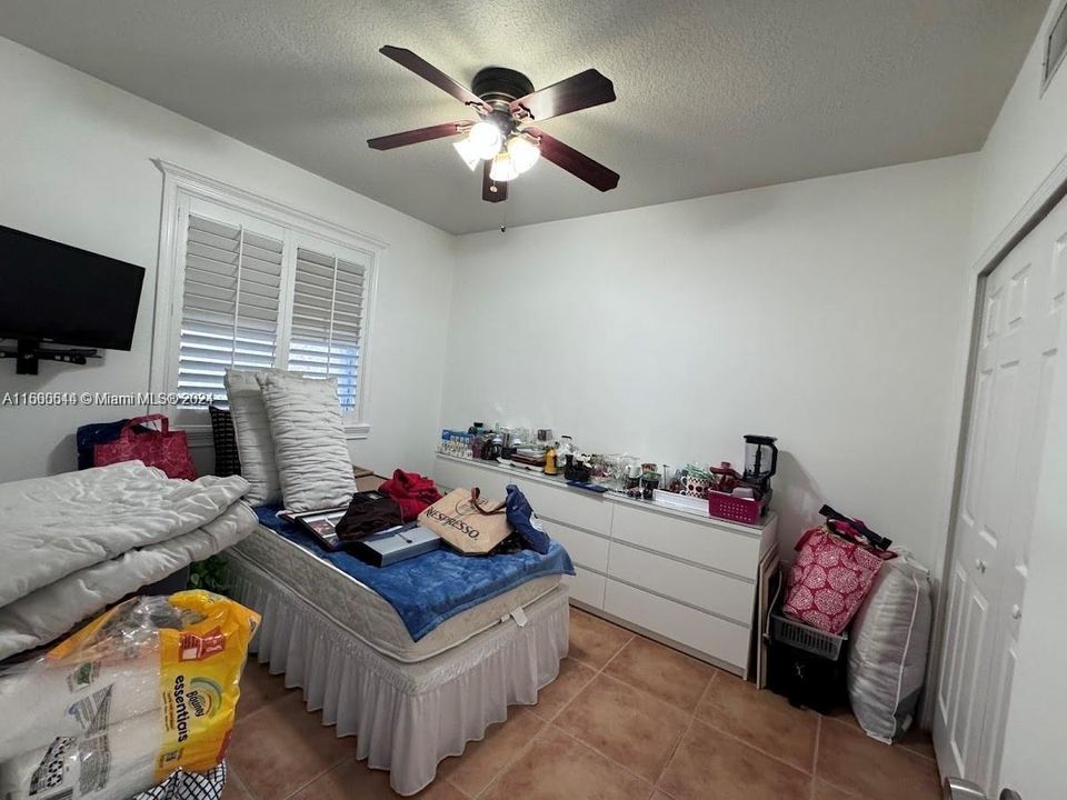 For Rent: $3,000 (3 beds, 2 baths, 1271 Square Feet)