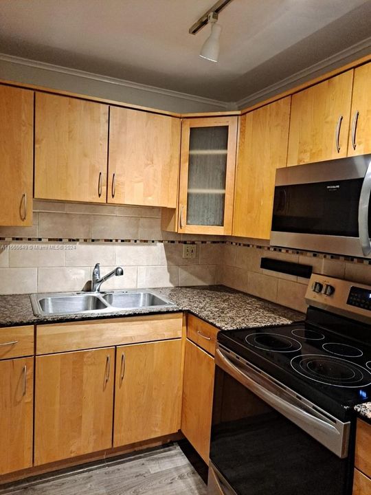 For Rent: $2,000 (1 beds, 1 baths, 690 Square Feet)