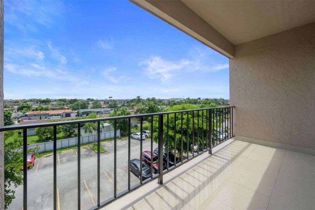 For Sale: $280,000 (2 beds, 2 baths, 1070 Square Feet)