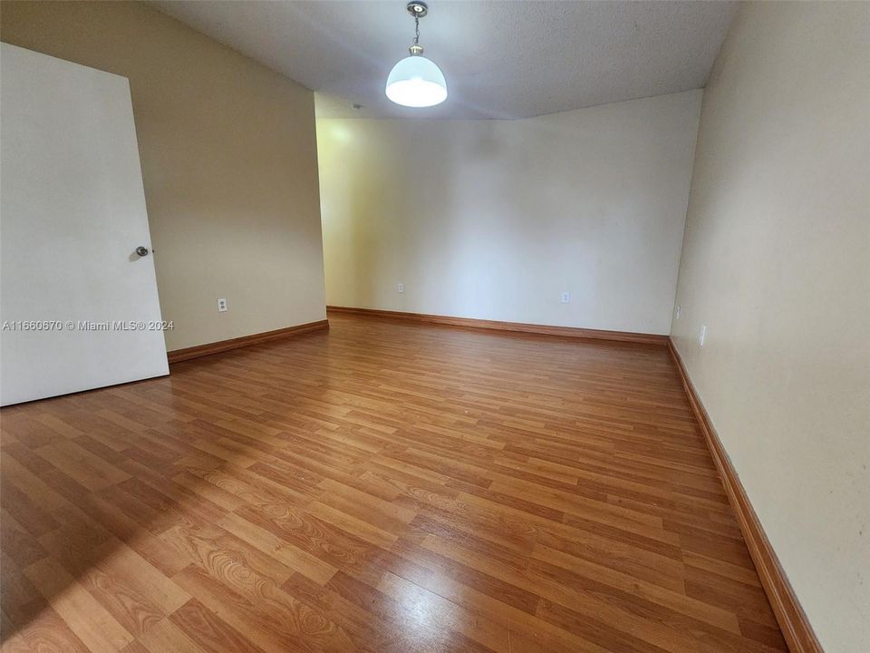 For Rent: $2,200 (2 beds, 2 baths, 880 Square Feet)