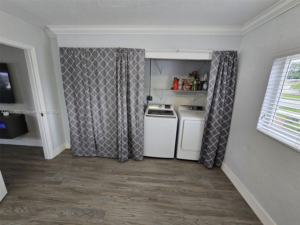 For Rent: $4,100 (4 beds, 1 baths, 1762 Square Feet)