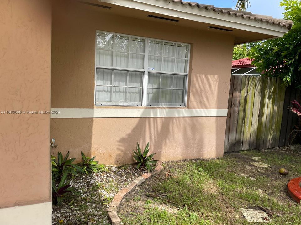 For Rent: $3,100 (3 beds, 2 baths, 1551 Square Feet)