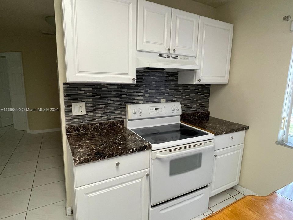 For Rent: $3,100 (3 beds, 2 baths, 1551 Square Feet)