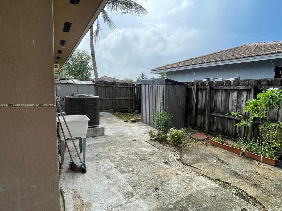 For Rent: $3,100 (3 beds, 2 baths, 1551 Square Feet)