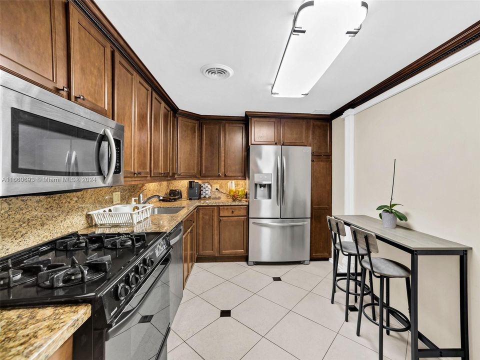 For Sale: $549,000 (2 beds, 2 baths, 1248 Square Feet)