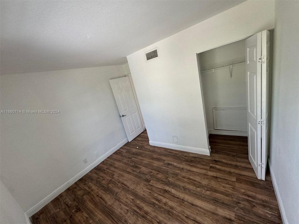 For Rent: $2,200 (3 beds, 1 baths, 1284 Square Feet)