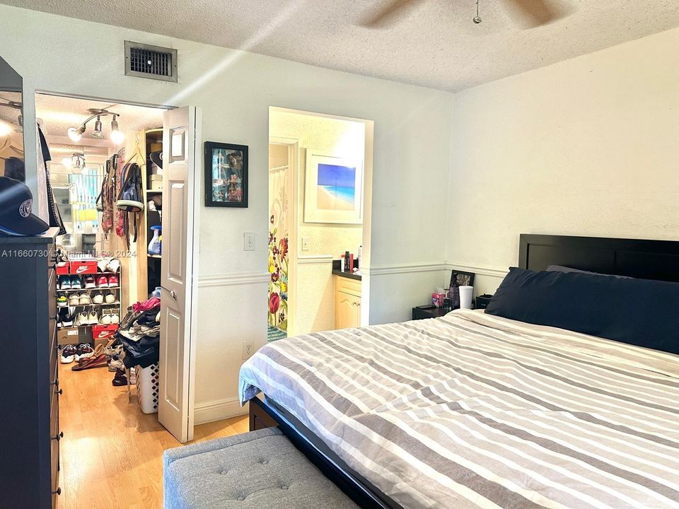 For Rent: $2,100 (2 beds, 2 baths, 986 Square Feet)