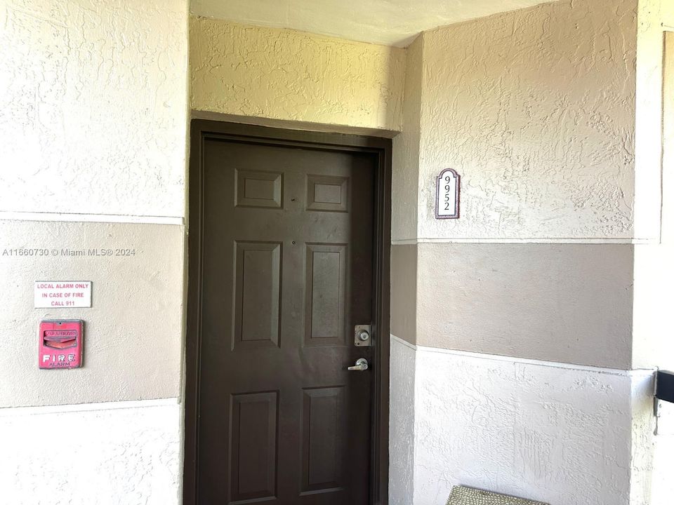 For Rent: $2,100 (2 beds, 2 baths, 986 Square Feet)