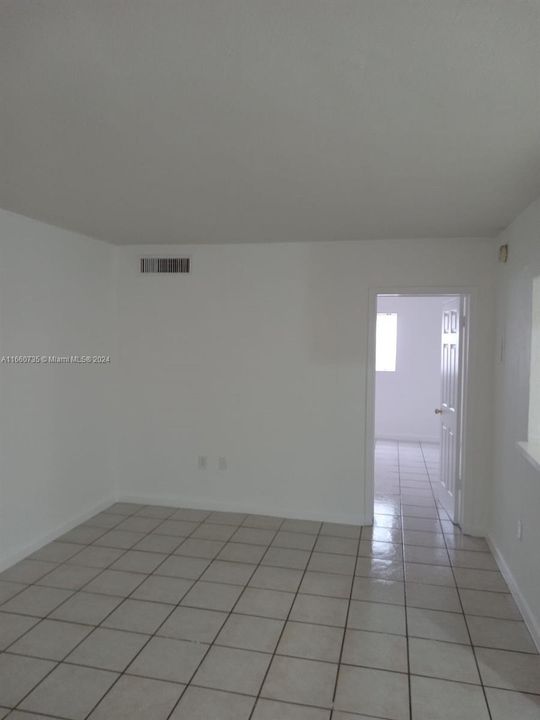 For Sale: $240,000 (1 beds, 1 baths, 583 Square Feet)