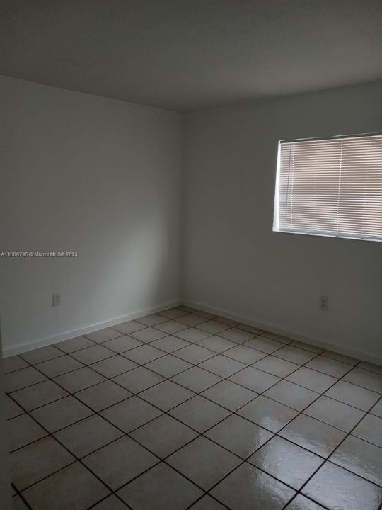 For Sale: $240,000 (1 beds, 1 baths, 583 Square Feet)