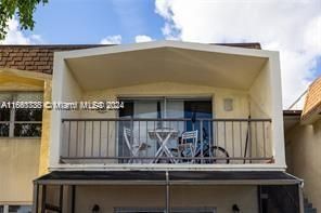 For Sale: $220,000 (2 beds, 1 baths, 840 Square Feet)