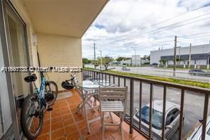 For Sale: $220,000 (2 beds, 1 baths, 840 Square Feet)