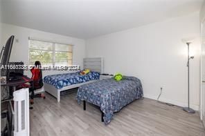 For Sale: $220,000 (2 beds, 1 baths, 840 Square Feet)