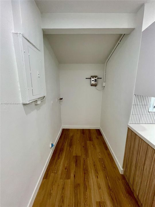 For Rent: $3,000 (3 beds, 1 baths, 1295 Square Feet)