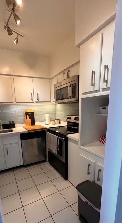 For Rent: $3,600 (2 beds, 2 baths, 1207 Square Feet)