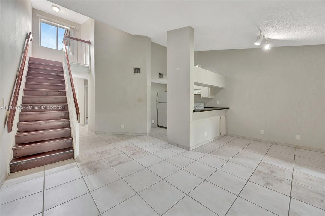 For Sale: $299,900 (2 beds, 2 baths, 1202 Square Feet)