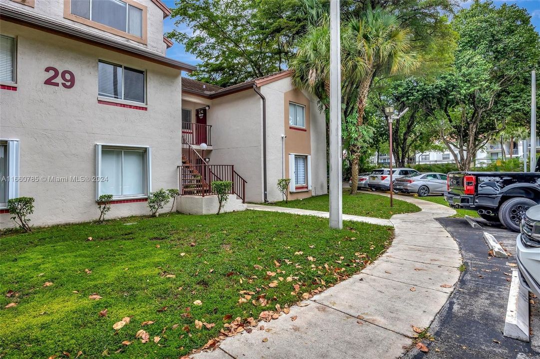 For Sale: $299,900 (2 beds, 2 baths, 1202 Square Feet)