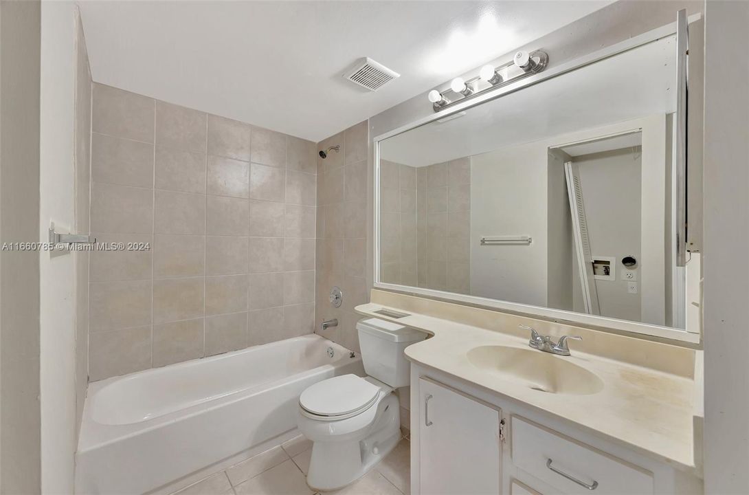 For Sale: $299,900 (2 beds, 2 baths, 1202 Square Feet)