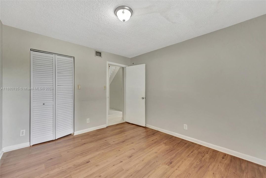 For Sale: $299,900 (2 beds, 2 baths, 1202 Square Feet)