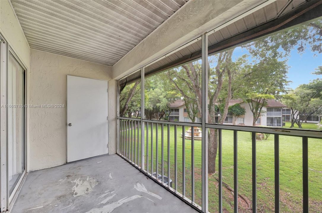 For Sale: $299,900 (2 beds, 2 baths, 1202 Square Feet)