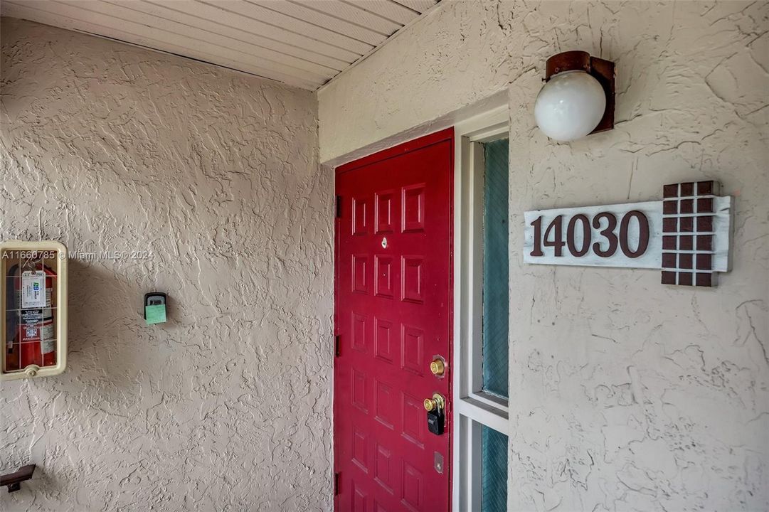 For Sale: $299,900 (2 beds, 2 baths, 1202 Square Feet)