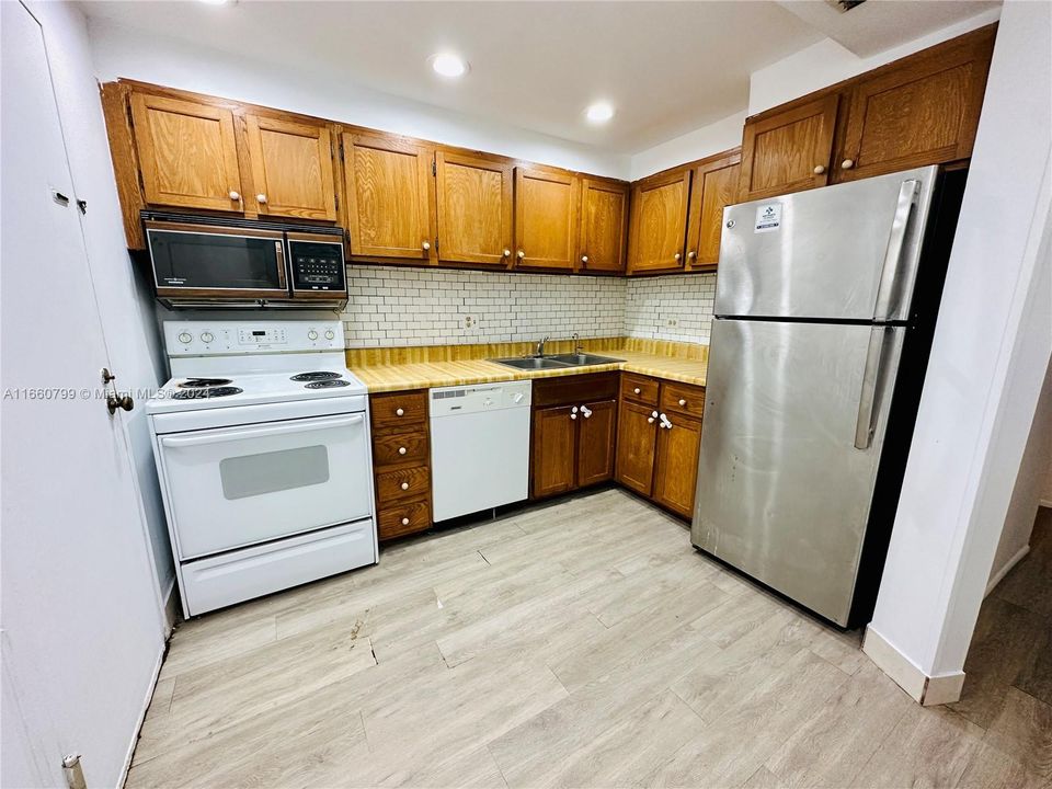 For Sale: $189,000 (2 beds, 2 baths, 1150 Square Feet)