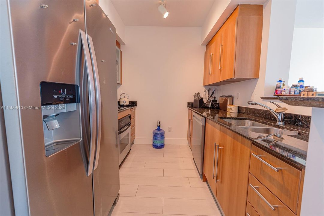 For Rent: $3,000 (1 beds, 1 baths, 846 Square Feet)