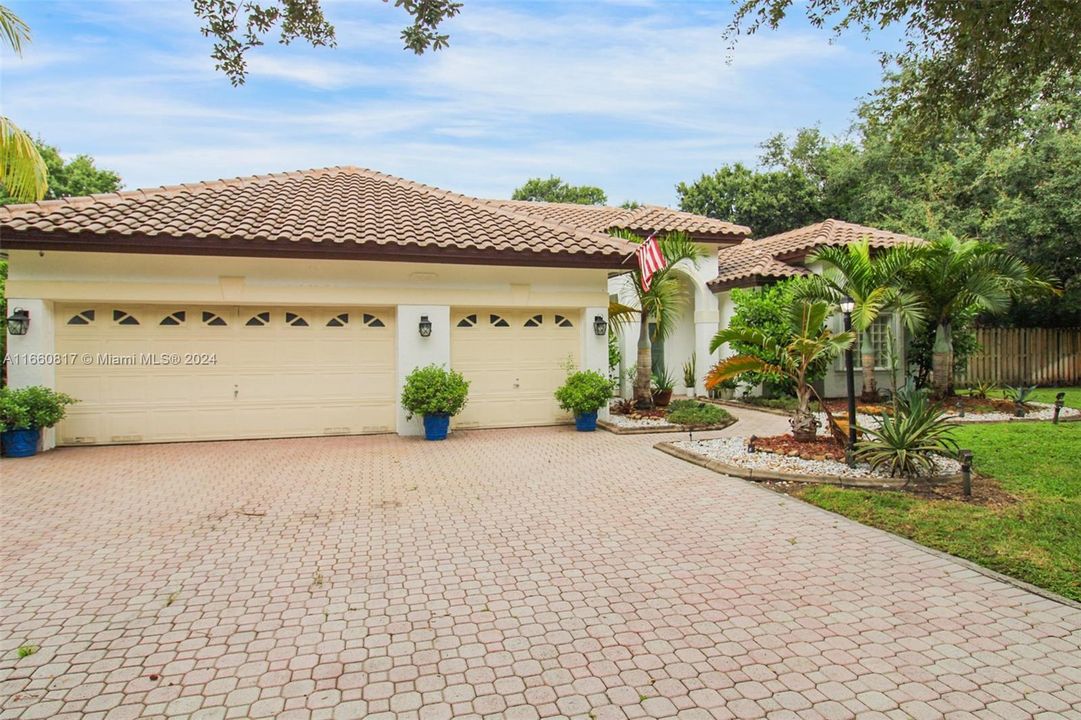 For Sale: $1,000,000 (4 beds, 3 baths, 2346 Square Feet)