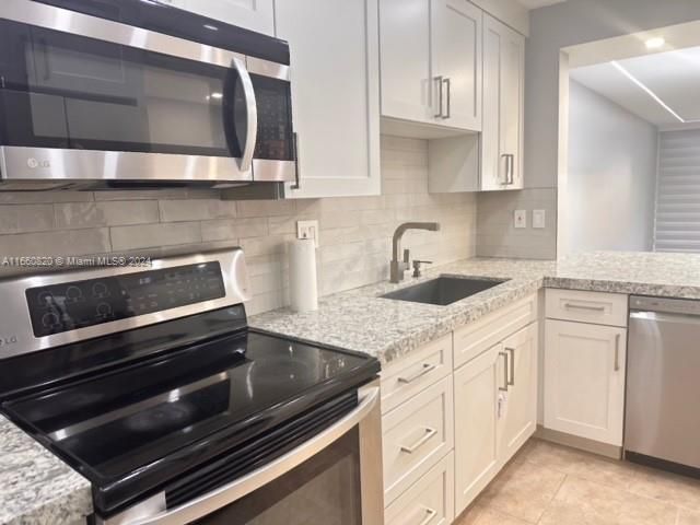 For Rent: $2,600 (2 beds, 2 baths, 1068 Square Feet)