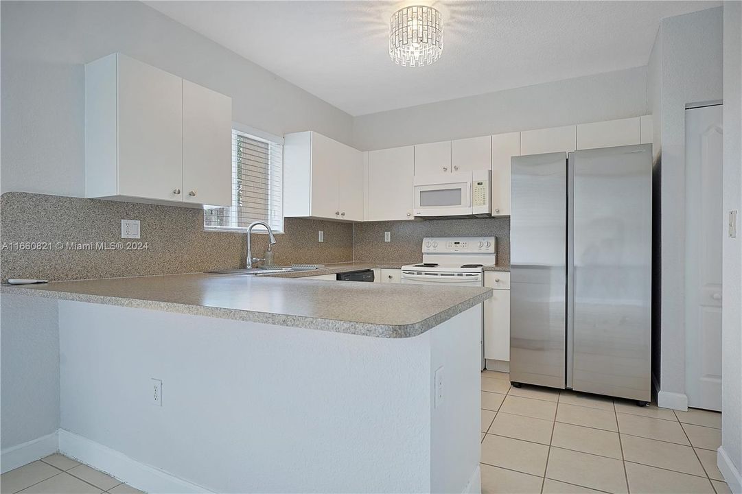 For Rent: $3,000 (3 beds, 2 baths, 1295 Square Feet)