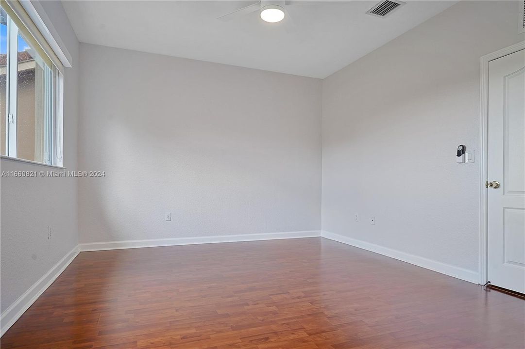 For Rent: $3,000 (3 beds, 2 baths, 1295 Square Feet)