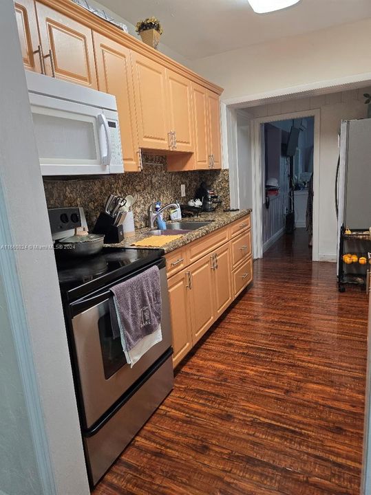 For Sale: $450,000 (2 beds, 1 baths, 1478 Square Feet)