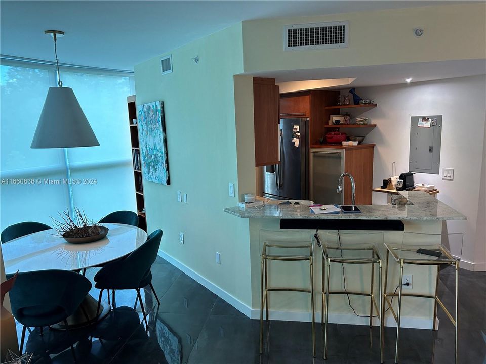 For Rent: $5,800 (2 beds, 2 baths, 1196 Square Feet)