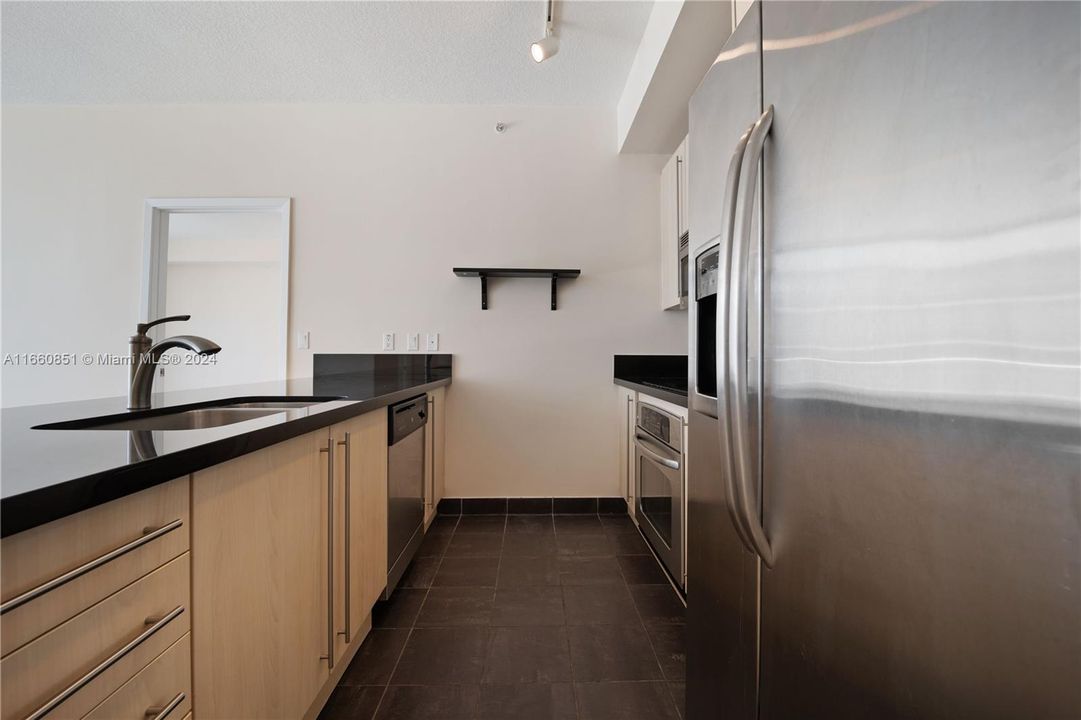 For Sale: $670,000 (2 beds, 2 baths, 1024 Square Feet)