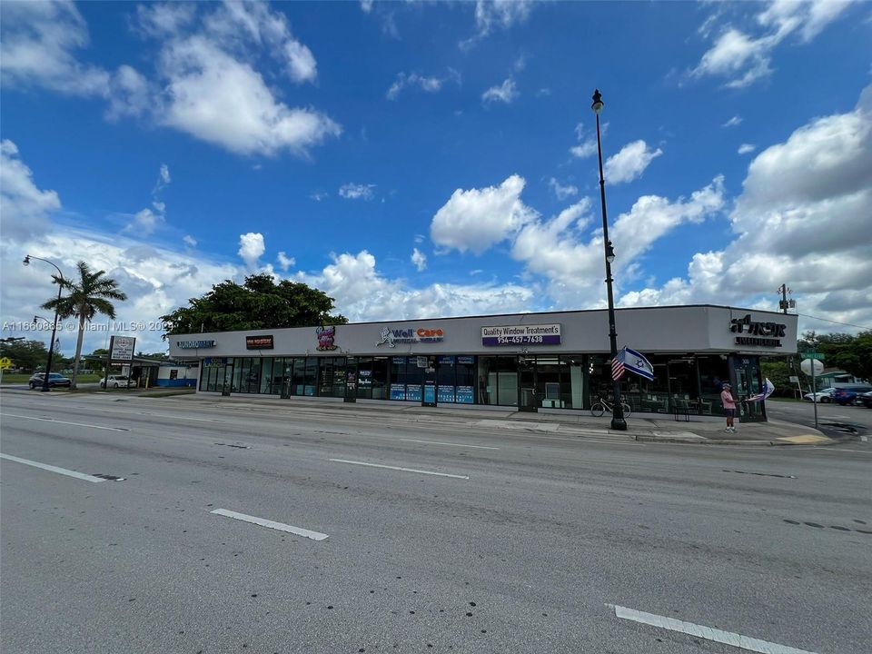 300 W Hallandale Beach Blvd – Unit 302