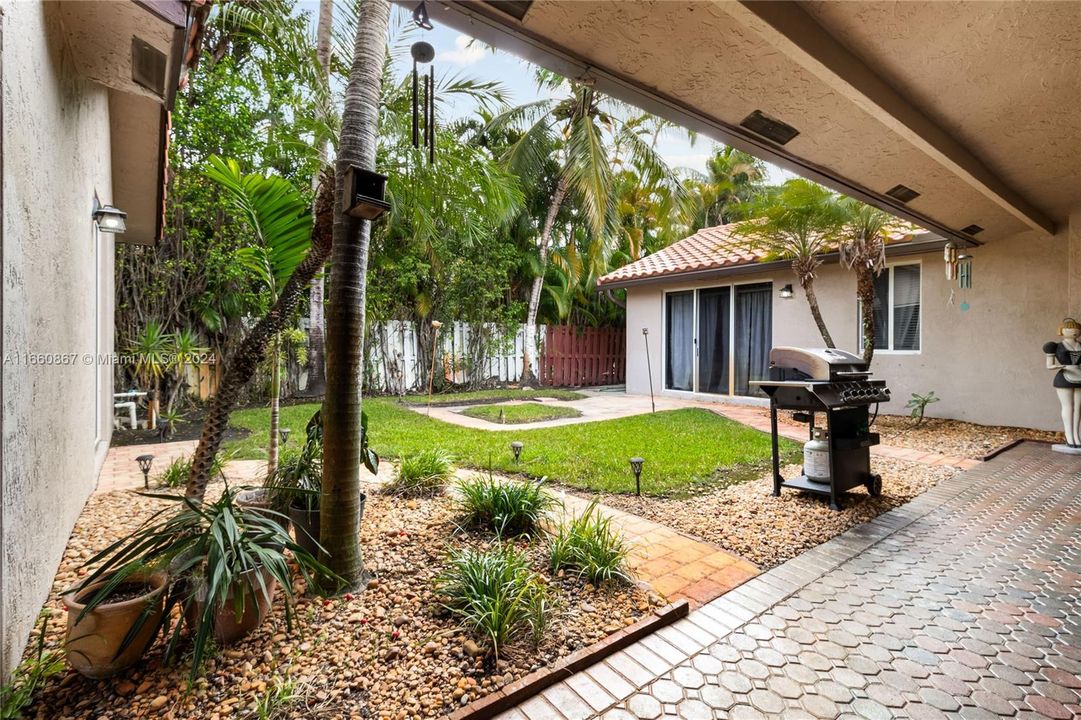 En Venta: $960,000 (4 camas, 3 baños, 2749 Pies cuadrados)