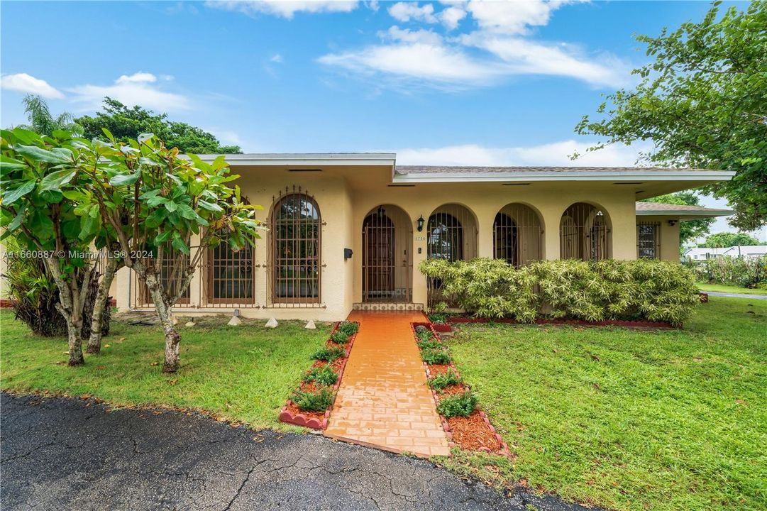 For Sale: $875,000 (3 beds, 2 baths, 2189 Square Feet)