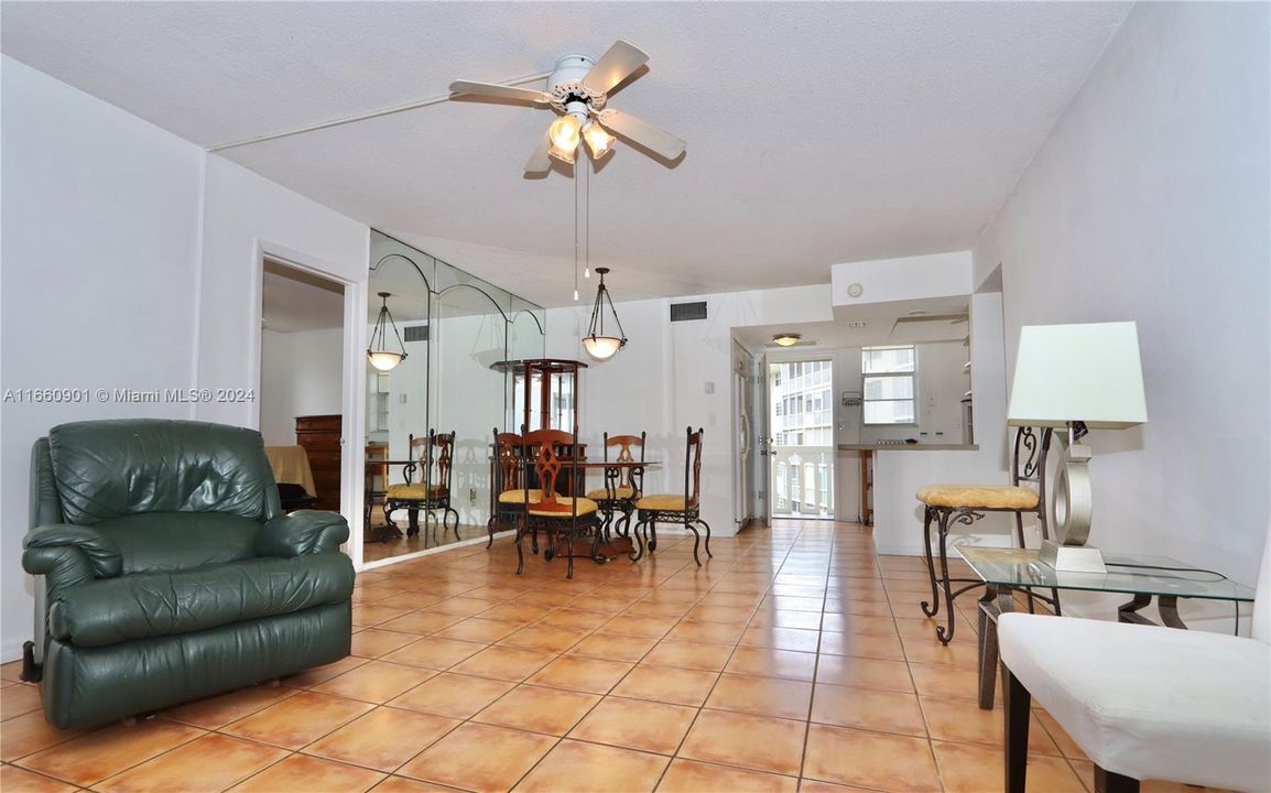 For Sale: $264,900 (2 beds, 2 baths, 1083 Square Feet)