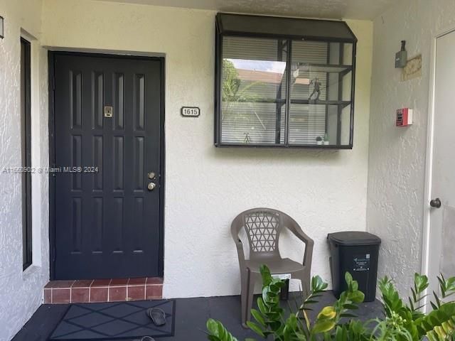 For Sale: $239,900 (2 beds, 2 baths, 916 Square Feet)