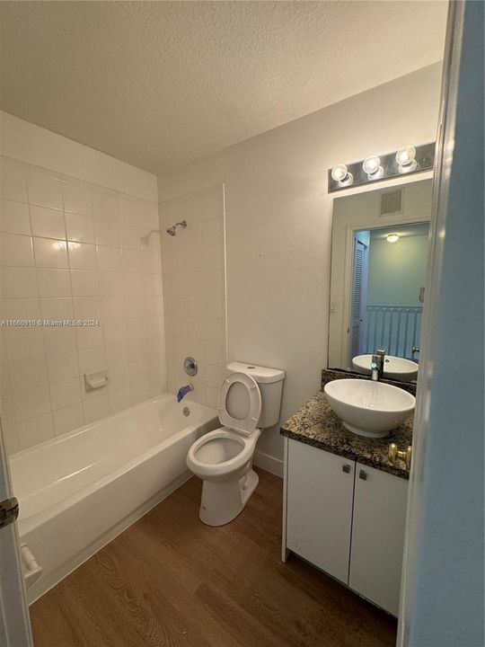 Recently Rented: $3,100 (3 beds, 2 baths, 1420 Square Feet)