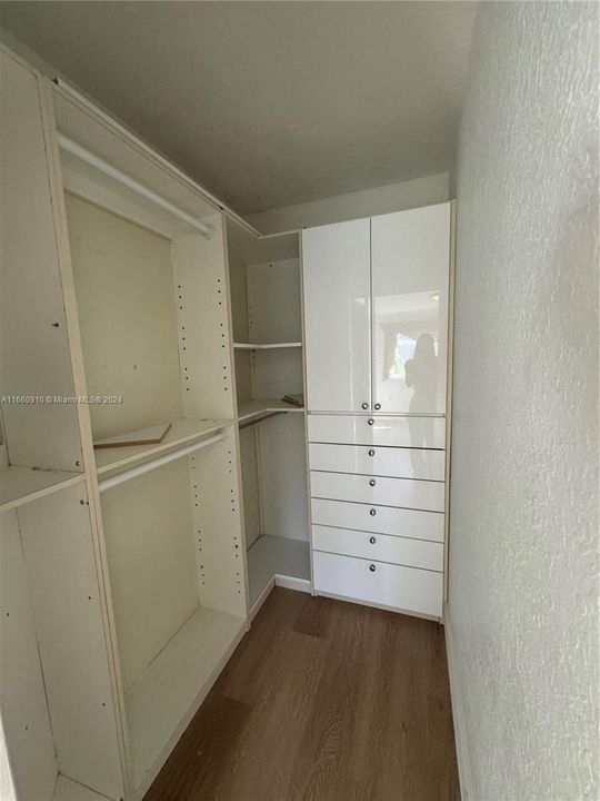 Recently Rented: $3,100 (3 beds, 2 baths, 1420 Square Feet)