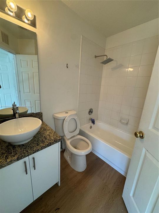 Recently Rented: $3,100 (3 beds, 2 baths, 1420 Square Feet)