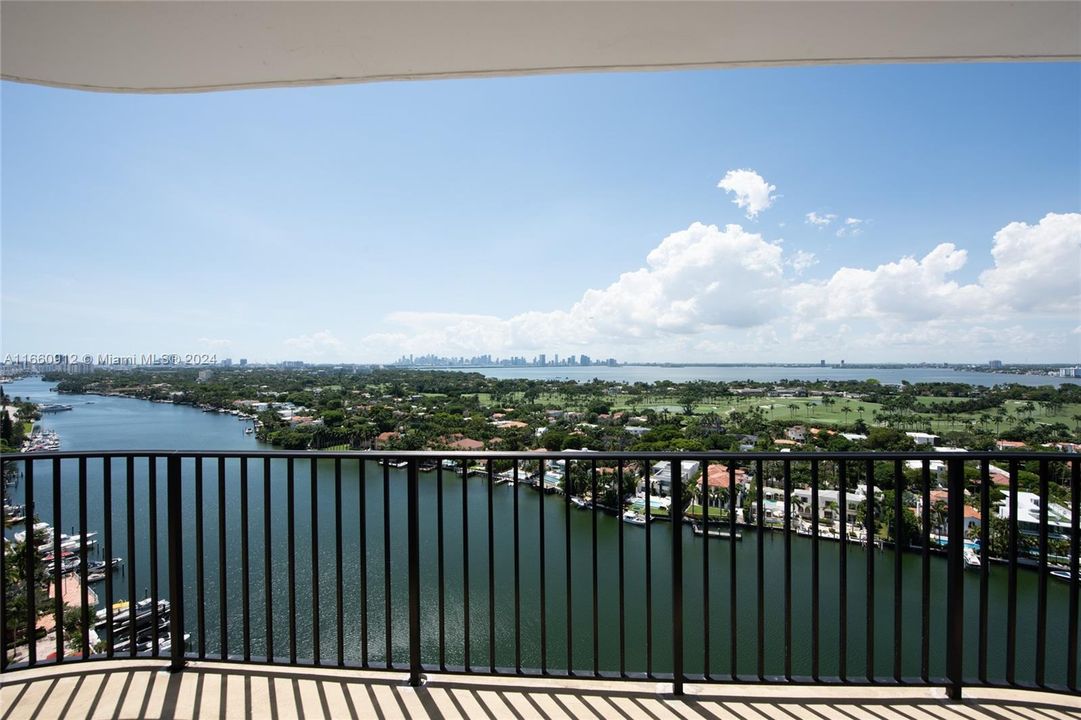 For Sale: $1,100,000 (2 beds, 2 baths, 2115 Square Feet)