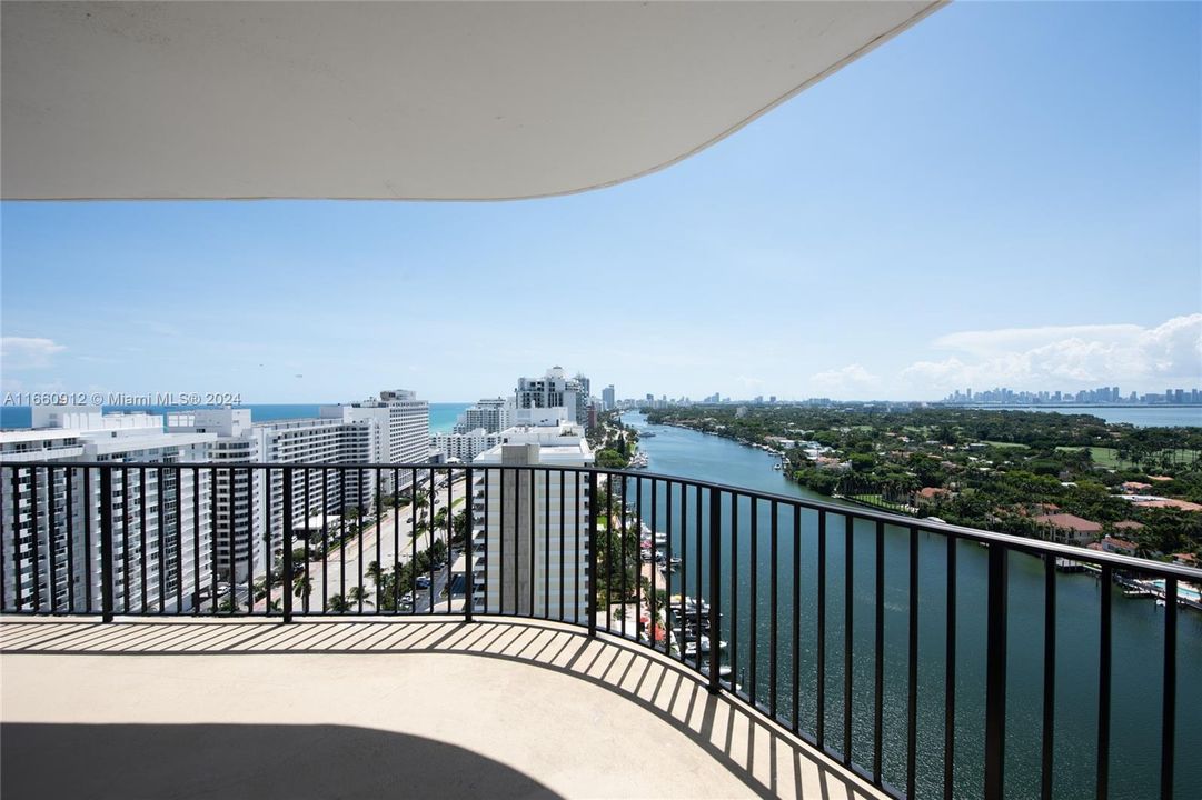 For Sale: $1,100,000 (2 beds, 2 baths, 2115 Square Feet)