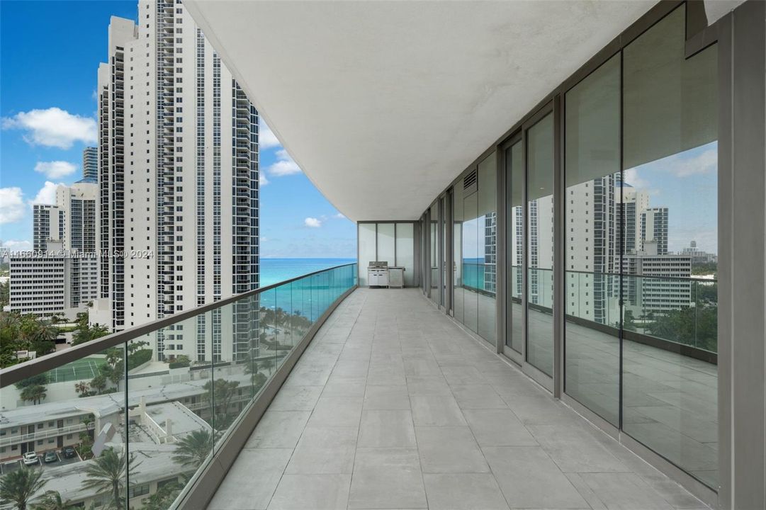 For Sale: $1,900,000 (2 beds, 2 baths, 1107 Square Feet)