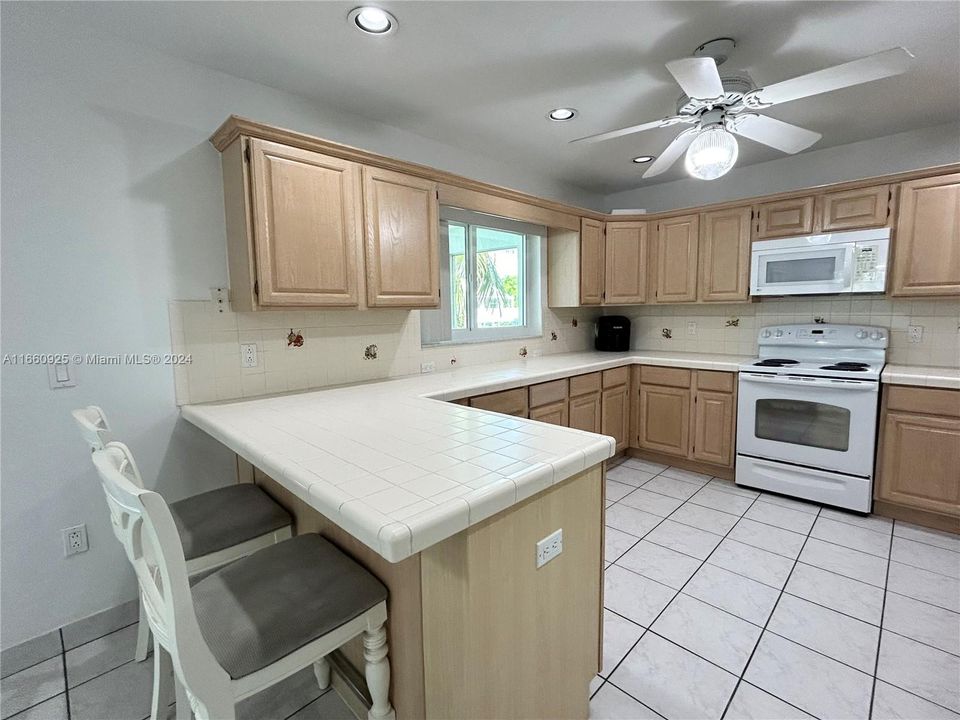 For Rent: $3,400 (2 beds, 2 baths, 1249 Square Feet)