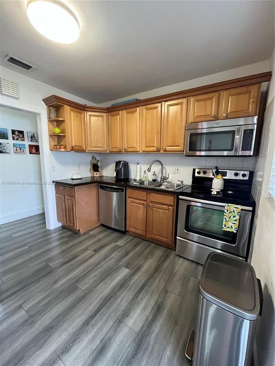 For Rent: $3,400 (3 beds, 1 baths, 1099 Square Feet)